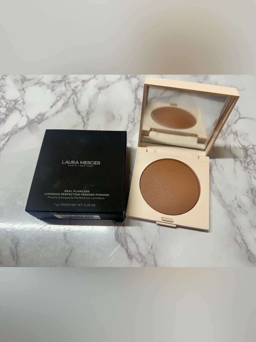 laura mercier Pressed Setting Powder Compact in Tan